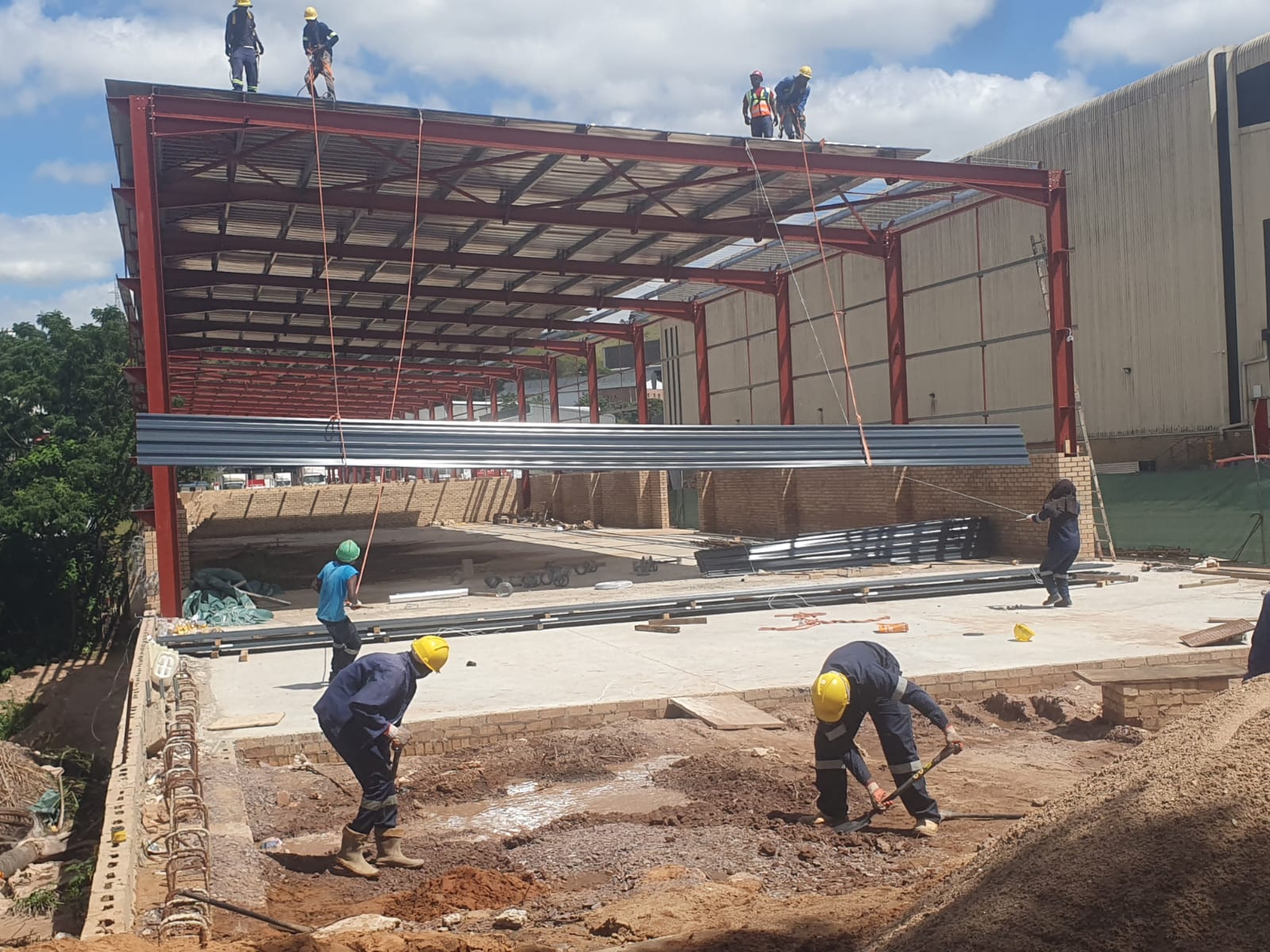 Steel structure roof construction